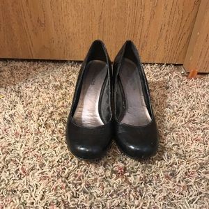 Maurice’s black heels